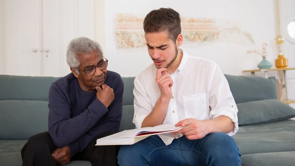 Homme d'age mûr discutant de santé avec son médecin